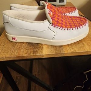 Size 8 Women's DC shoes super comfy like new